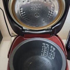 《値下げしました》TOSHIBA 炊飯器 5.5合(かまど銅釜)の画像