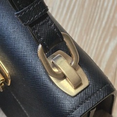 プラダ 三角ロゴ サフィアーノ クロスバッグ 販売しますの画像