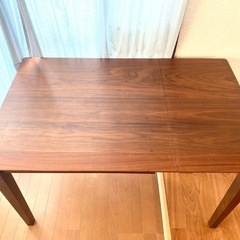 ダイニングテーブルの画像