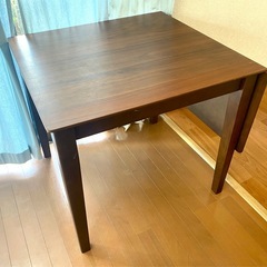 ダイニングテーブルの画像