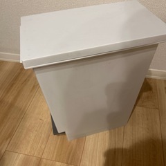 ゴミ箱の画像