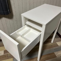 サイドテーブルの画像
