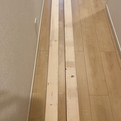  【0円】2×4材 2本（長さ2035mm）塗装・接着剤あとあり／DIY・リメイク素材に！の画像