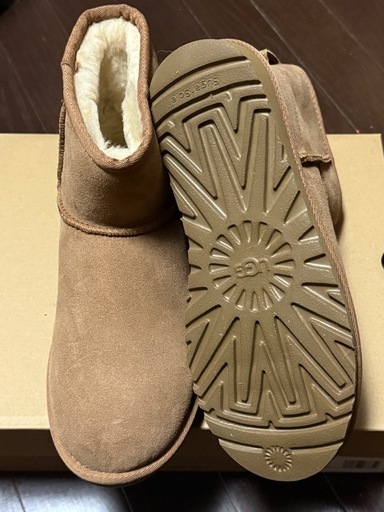 UGG⭐︎アグ新品未使用⭐︎ムートンブーツ⭐︎L⭐︎ベージュ⭐︎定価26400円