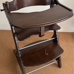 ベビーハイチェア　
子ども用の椅子の画像