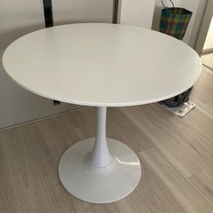 ラウンドテーブル　カフェテーブルの画像