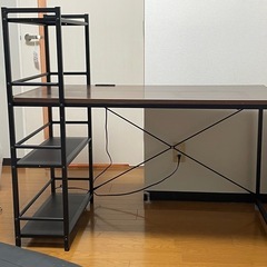 机と椅子の画像