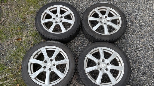 スタッドレスタイヤ　215 50R17