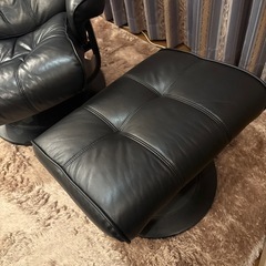 オットマン付きチェアーの画像