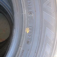 スタッドレスタイヤ　ダンロップ175/70R13の画像