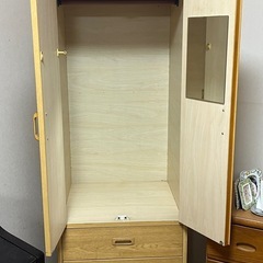 ①ワードローブ　タンスの画像
