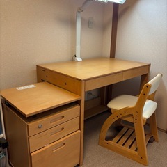 ITOKI学習机+KOIZUMIイスの画像