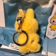 P ラブブ イニシャル アルファベット ぬいぐるみペンダントの画像