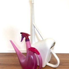 無印良品 立てられるジョウロ & シューリッヒ 霧吹き付きジョウロの画像