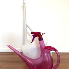 無印良品 立てられるジョウロ & シューリッヒ 霧吹き付きジョウロの画像