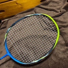 バドミントンラケットの画像