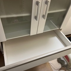 食器棚の画像