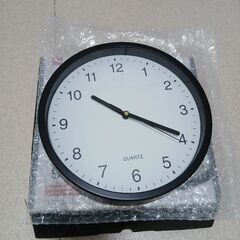 イス、ホワイトと黒、２台　　壁掛け時計の画像
