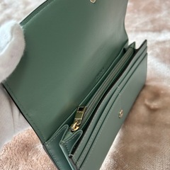 フルラFURLAPRIMULA CONTINENTAL WALLET SLIMロングウォレット フラップ式二つ折り長財布 二つ折り財布 折財布 さいふ サイフ小銭入れ有ミネラルグリーン緑色無地ロゴレザー牛革本革19.5×9箱レディース女性用定価22,000円の画像