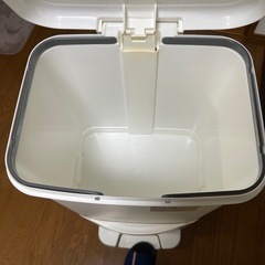ゴミ箱の画像