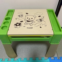 conbi知育テーブルの画像