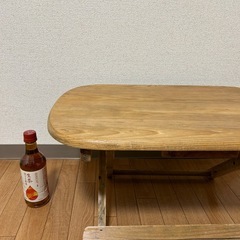 折りたたみ小さい木のテーブルの画像