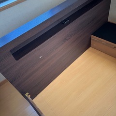 ベットフレーム　クイーンサイズの画像