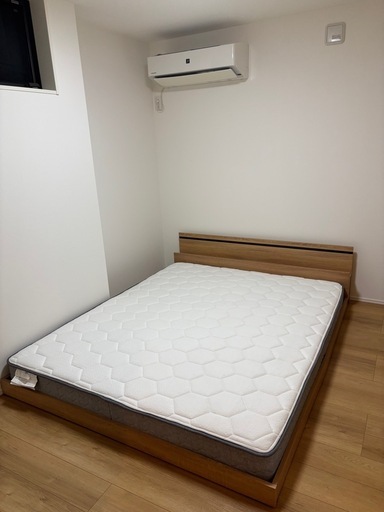 クイーンサイズベッド