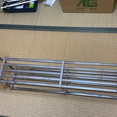 金属製ぶら下げ棚の画像