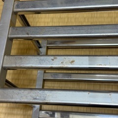 金属製ぶら下げ棚の画像