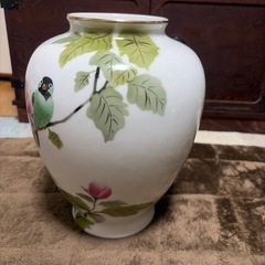 有田焼 深川製磁 宮内庁御用達 金彩芙蓉雀図花瓶の画像