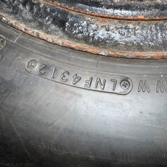 トラック用タイヤ鉄ちんホイール（スタッドレス）1本の画像