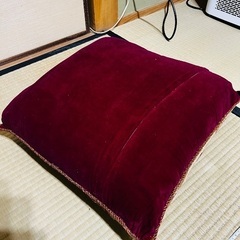 【あげます】アンティーク風クッション【タダ】の画像