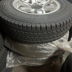 ハイエース　スタッドレスタイヤの画像