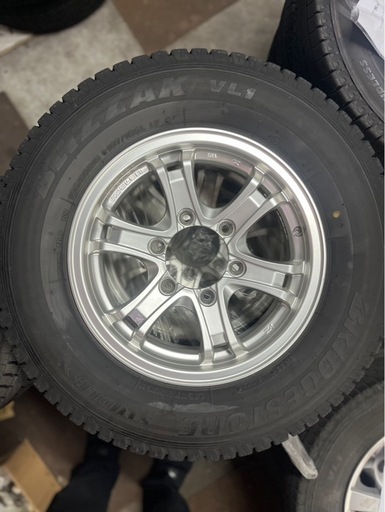 ハイエース　スタッドレスタイヤ