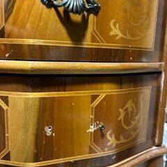 輸入家具　3段猫足タンスの画像