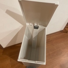 ゴミ箱の画像