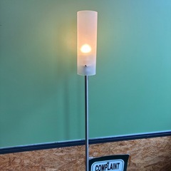 シンプルなフロアスタンド　フロアライト　間接照明　モダン　アンティークの画像