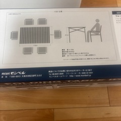 椅子　テーブルの画像