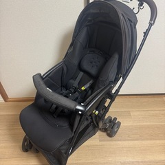 【Aprica】ラクーナクッションフリー ブラック 荷物フック付きの画像