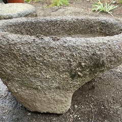 石製の水鉢（手水鉢／石槽）の画像