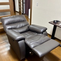 リクライニング電動ソファ−の画像