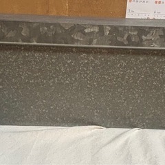 アンティークなブリキの衣装ケース（取手シルバー）の画像