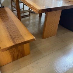 木製ダイニングテーブルとベンチお譲りしますの画像