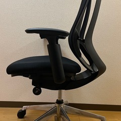 オフィスチェア オカムラ シルフィー アルミ脚（定価14万）の画像