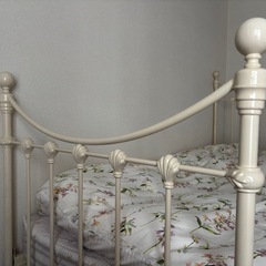 【ローラアシュレイ】ベッドフレームの画像