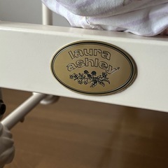 【ローラアシュレイ】ベッドフレームの画像