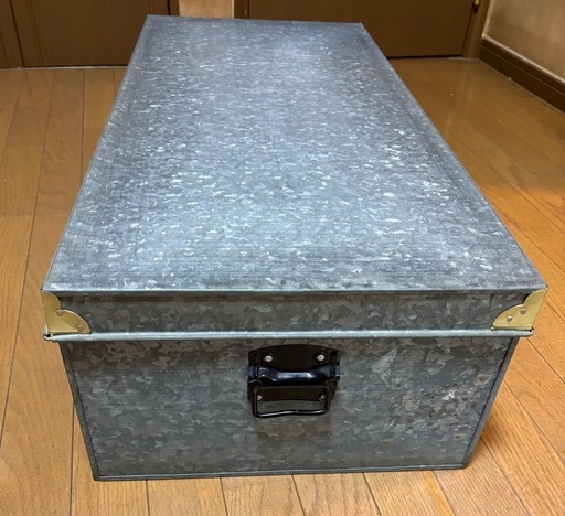 アンティークなブリキの衣装ケース（取手黒） (すず) 北野田の収納家具
