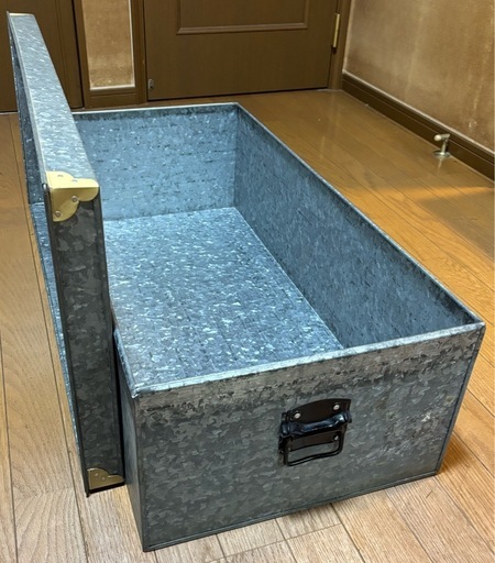 アンティークなブリキの衣装ケース（取手黒） (すず) 北野田の収納家具