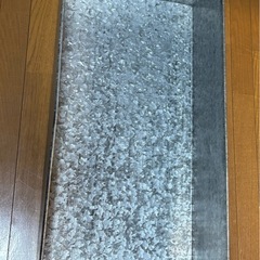 アンティークなブリキの衣装ケース（取手黒）の画像